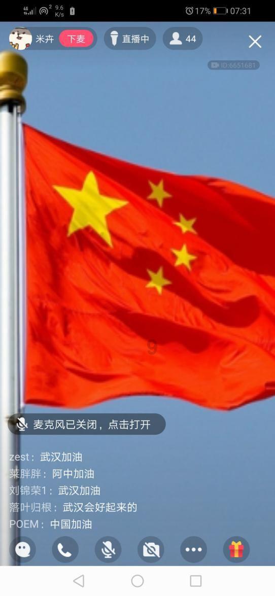 搞笑一幕!41岁教练怒喷裁判口水不断,60号裁判进行抗议后抹去口水